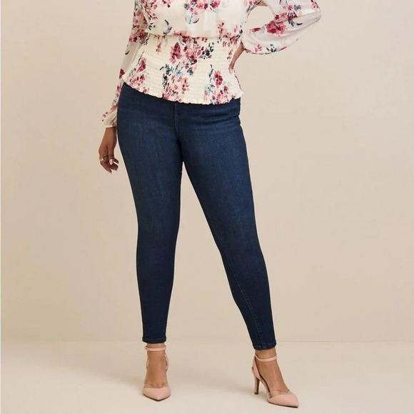Torrid Jeans Dark Wash Bombshell Skinny 26R Classic Preppy - Picture 1 of 8